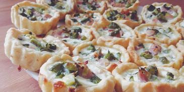 тарталетки с копченой курицей