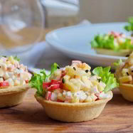 Рецепт Тарталеток с крабовыми палочками и ананасом