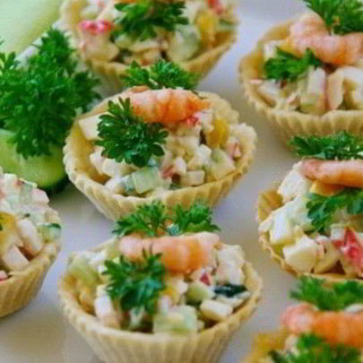 Тарталетки с крабовыми палочками и сыром