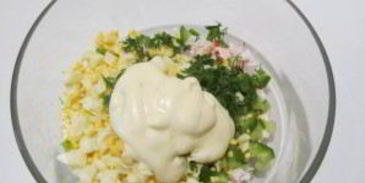 тарталетки с крабовыми палочками и сыром