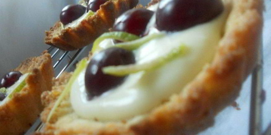 Рецепт тарталеток с лаймовым маскарпоне и ромовой вишней