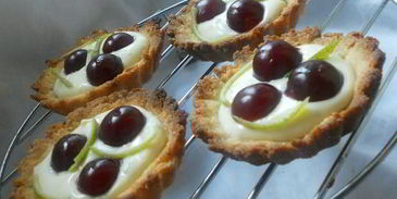 тарталетки с лаймовым маскарпоне и ромовой вишней