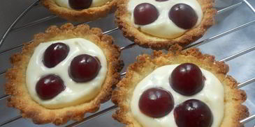 тарталетки с лаймовым маскарпоне и ромовой вишней