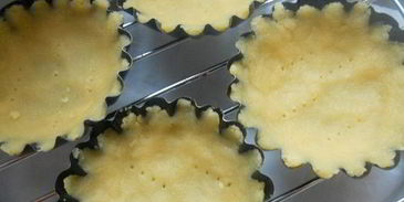 тарталетки с лаймовым маскарпоне и ромовой вишней