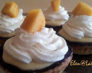 Тарталетки с нежнейшим манговым кремом и взбитыми сливками