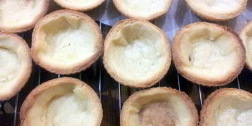 тарталетки с нежнейшим манговым кремом и взбитыми сливками