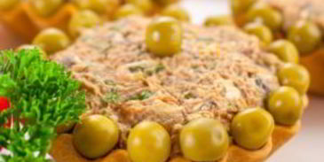 тарталетки с салатом из куриной печени