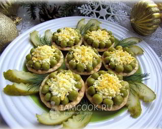 Тарталетки с салатом из печени трески