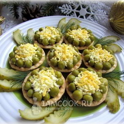 Тарталетки с салатом из печени трески