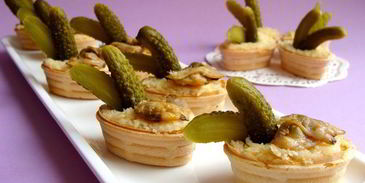 тарталетки с сыром и копчеными ракушками