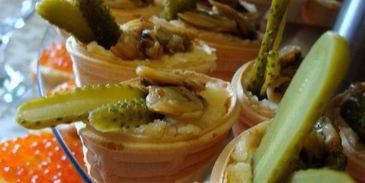 тарталетки с сыром и копчеными ракушками