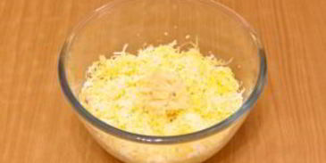 тарталетки с сыром и помидорами