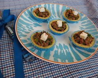 Тарталетки с тунцом и фетой
