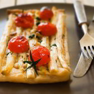 Рецепт Тарталеток со спаржей, моцареллой и пармезаном