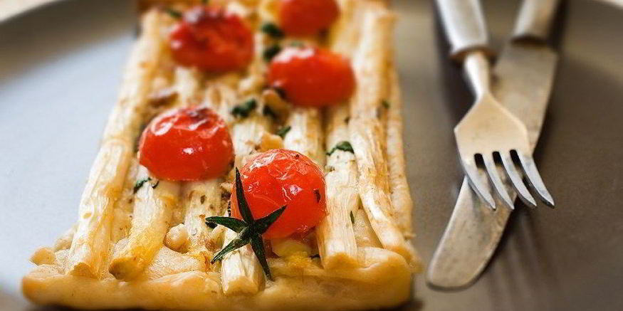 Рецепт тарталетки со спаржей, моцареллой и пармезаном