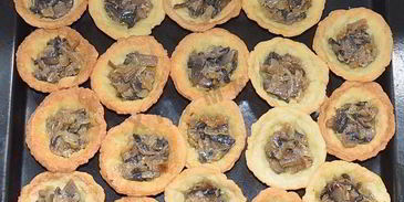 творожные тарталетки с грибами и сыром