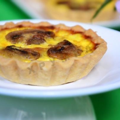 Мини тарты с грибами и пармезаном