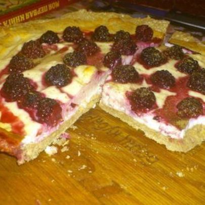 Овсяный тарт с ежевикой