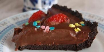 шоколадный тарт с клубникой