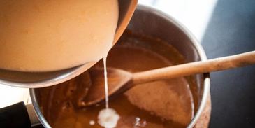 тарт с карамельным кремом и яблоками