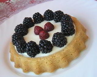 Тарт с маскарпоне и ежевикой