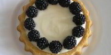 тарт с маскарпоне и ежевикой