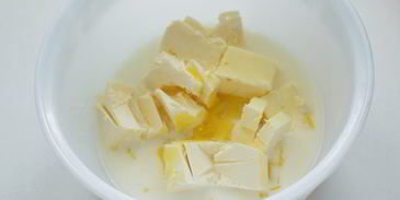 тарт с ревенем и миндальным кремом