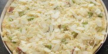 тарт с ревенем и миндальным кремом