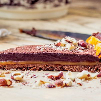 Тарт с шоколадным ганашем и соленой карамелью