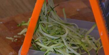 тарт с цукини, рисом и кедровыми орешками