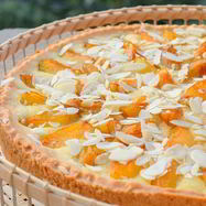 Рецепт Тарта со сливами и миндалем