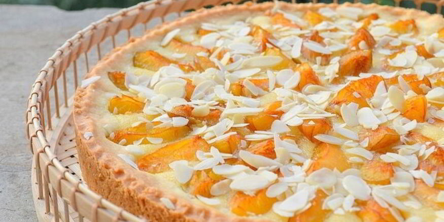 Рецепт тарта со сливами и миндалем