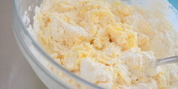 тарт со сливами и миндалем