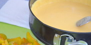 тарт со сливами и миндалем