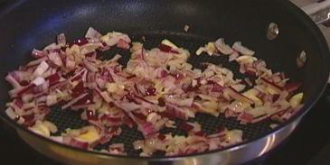 тортилья с красной фасолью, козьим сыром и кинзой