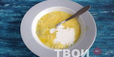 французские тосты с клубнино-имбирным соусом