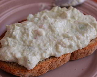 Тост с авокадо и творожком