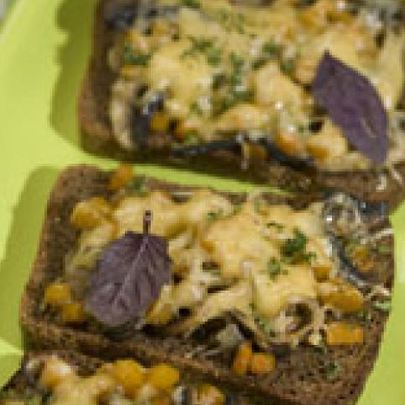 Тосты с грибами и тыквой