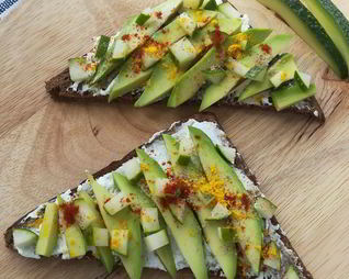 Тосты с каймаком и авокадо