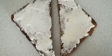 тосты с каймаком и авокадо