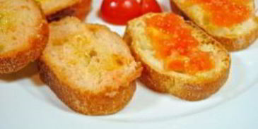 тосты с помидорами