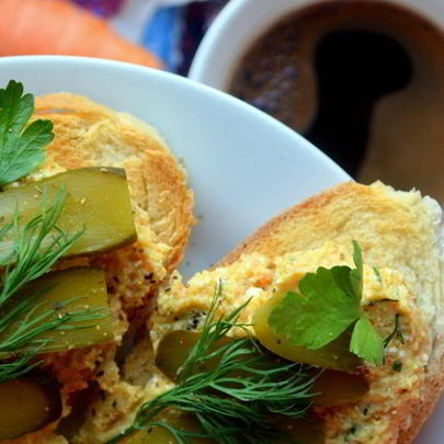 Тосты с творожно-овощной пастой