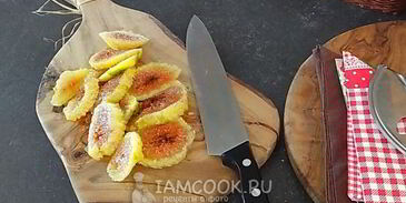 тосты со сливочным сыром и свежим инжиром