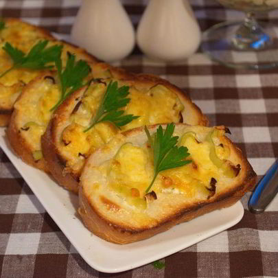 Запеченные тосты с паприкой