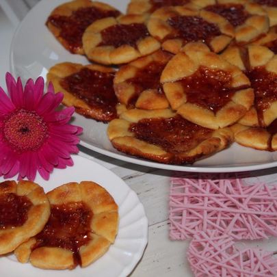 Творожные цветочки с вареньем