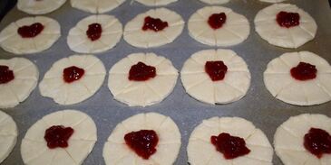 творожные цветочки с вареньем