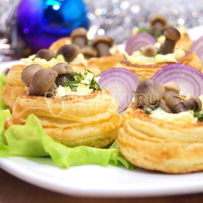 Волованы с сырной начинкой и грибами