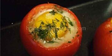 глазунья в помидоре