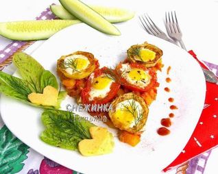 Сердечная яичница из перепелиных яиц с овощами