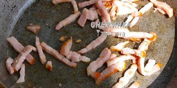 сердечная яичница из перепелиных яиц с овощами